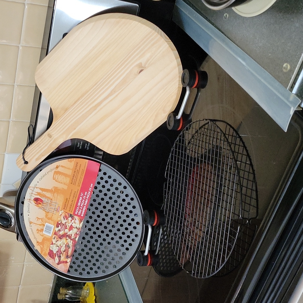 Three Pcs.Pizza Pan, Board & Rack. - Picture 10 of 11